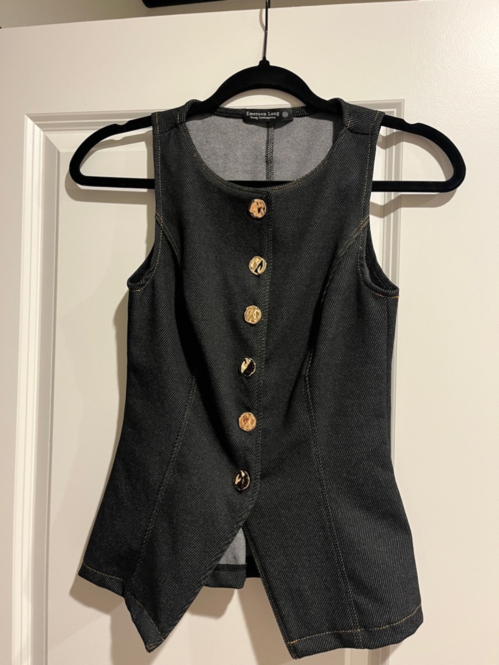 Emanuel Ungaro Black Sleeveless Button-Front Tank